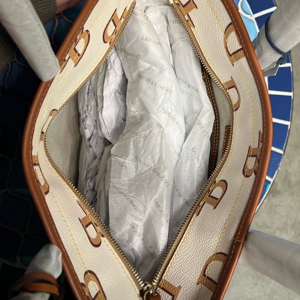 NWT Dooney & Bourke Monogram Tote - Picture 9 of 10